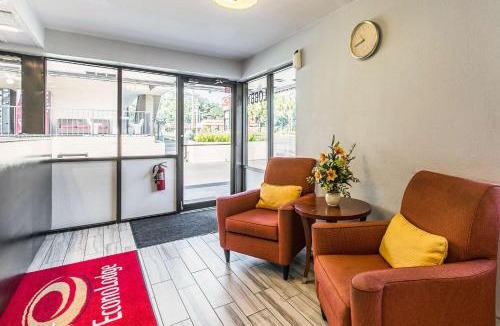 Tallahassee Cabin | Econo Lodge North