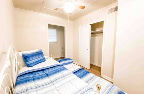 Griffin Heights House | Economic Private Bedroom - Trundle Bed