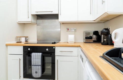 Leith Apartment | Edinburgh 3-Bedroom Apartment Next to Tram Stop