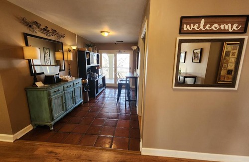 Lookout Valley Neighborhood Association Hotel | Elder Mountain Room at Tennessee RiverPlace
