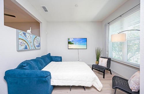 East Ybor Apartment | Electric, Chic, YBor, Channelside, 1BR - 5 ppl