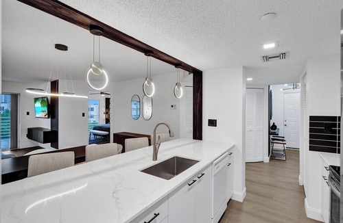 Sunny Isles Beach Apartment | Elegant and cozy 2-bedroom apartment for rent with WiFi, AC in Sunny Isles Beach