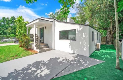 Miami Shores House | Elegant & Brand New Studio in Prime Location