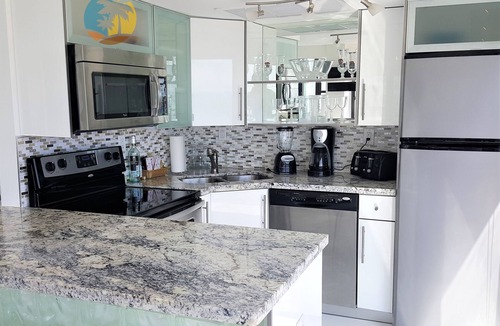Mid Beach Apartment | Elegant Oceanfront with Views 2 Bedroom - 1101