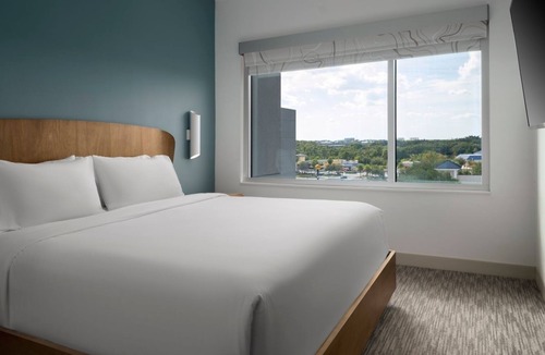 Williamsburg Hotel | Element Orlando | 1 King Room | Minutes to EPIC Universe & Attractions