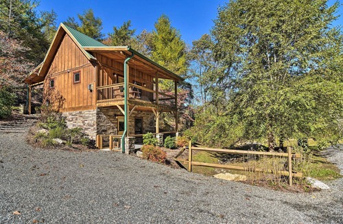 Weaverville Cabin | Elk Path Cabin w/Hot Tub & Fireplace – 15 Mi to Asheville