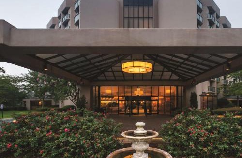 Redmont Park Hotel | Embassy Suites Birmingham