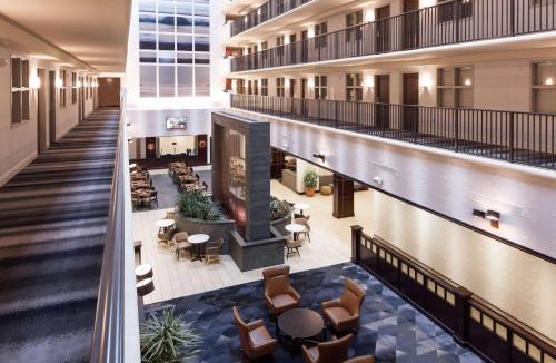 Tampa Hotel | Embassy Suites by Hilton Tampa Brandon