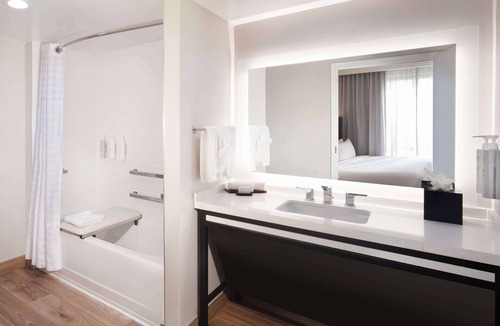 Palm Beach Gardens Hotel | Embassy Suites by Hilton Palm Beach Gardens PGA Boulevard