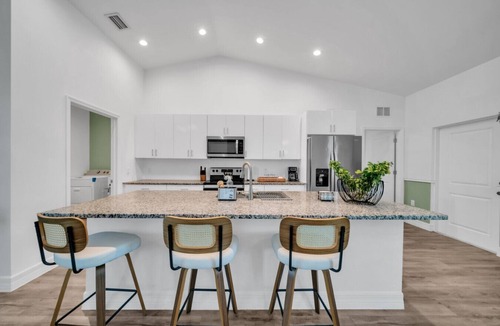 Port LaBelle House | Emerald Entry Retreat