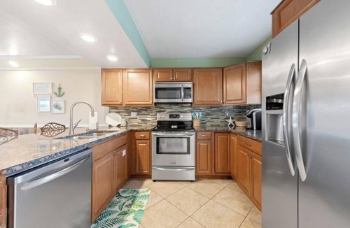 Fort Walton Beach Condo | Emerald Isle 107-COMPLEX RENOVATION DISCOUNT-On the Beach-Ground Floor