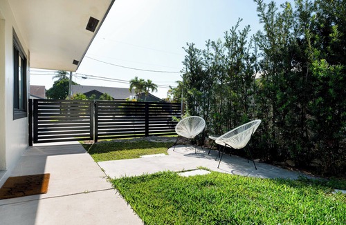 Garden Isles House | Emerald Oasis - Stylish 2BD Near Beach & Hwy I-95