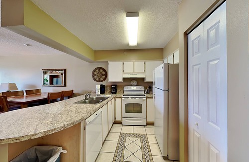 Fort Walton Beach Condo | Emerald Towers West by Southern Vacation Rentals