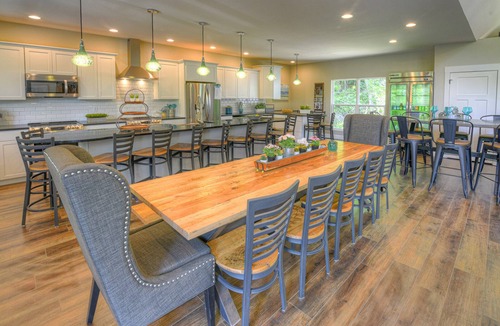 La Follette House | Emerald View Lodge, 10 BR, 12BA, Theater Rm, Sleeps 36
