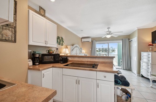 Bay Esplanade Apartment | Enchanted Inn/7 Private King Suites/Waterfront