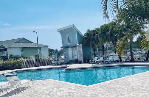Ozona Condo | Endless amenities & great location condo in Palm Harbor.