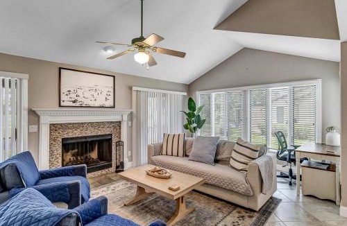 Sawgrass House | Endless Summers - Golf-view condo w beach access
