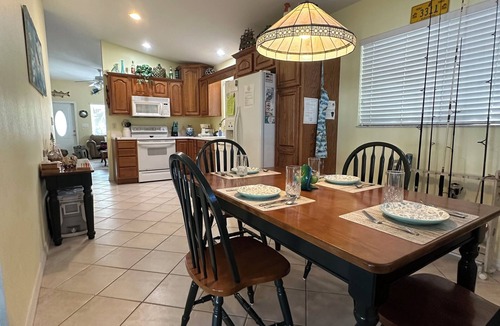 Anglers Park House | Enjoy a Fun in the Sun getaway 3 Bedroom House, Tiki Hut, Boat Ramp, & Dockage!