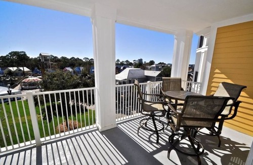 Baytowne Wharf Condo | Enjoy Music & Fireworks From Your Balcony