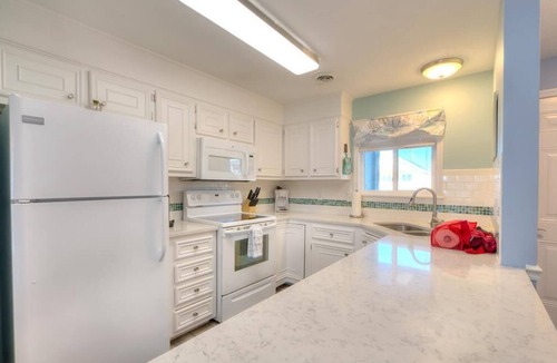 Long Beach Condo | Enjoy ocean views at WBV 103 A Stones Throw, a cozy 2BR condo in Oak Island.