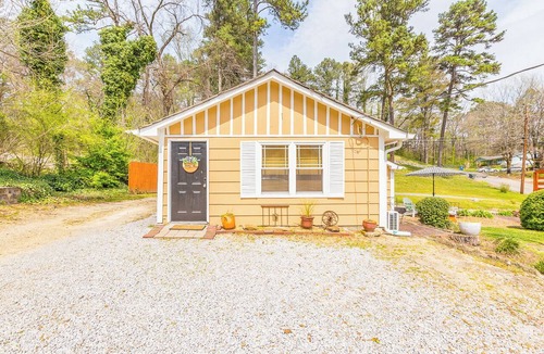 Chattanooga Cottage | Enjoyable 1-bedroom cottage with AC in charming Chattanooga
