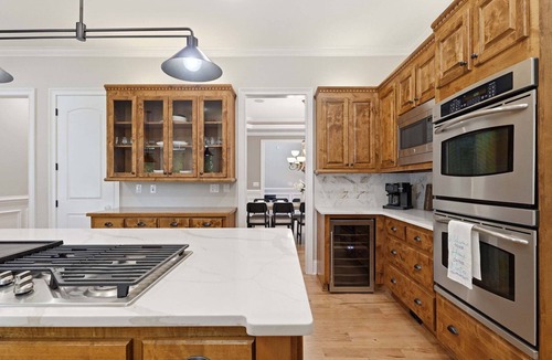 Terrell House | Entertainers Dream! Private Pool, Spa, Pool Table, Shuffleboard, Arcade, Firepit, Tiki Bar!