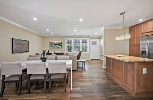 Springfield House | Entertaining | 5 Bedrooms | Luxury | DC Vibe