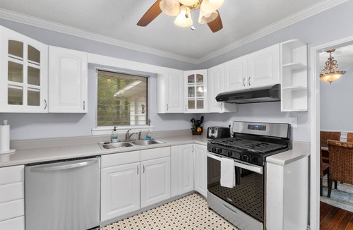 Mobile House | Entire Family Home with Projector & Pet-Friendly - sleeps 20