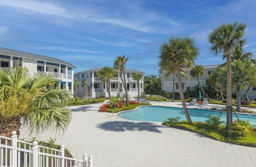 Islamorada Condo | Entire Floor - 8 BR overlooking pool, sandy beach & Ocean! Luxury finishings