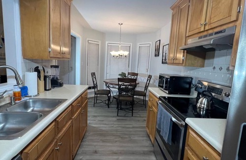 Athens House | Entire Renovated Beautiful Home - Close to UGA and Downtown Athens!