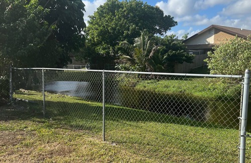 North Lauderdale House | Entire Residential Home w/Pool! , 20min from beaches, mall & airport