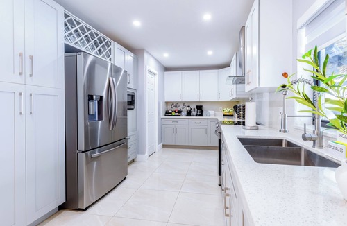 Ludlam House | Escape to Miami/Heather+Pool/9pl/BBQ/pool table.