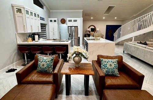 Caloosahatchee House | Escape to paradise at this Waterfront Luxury Home!