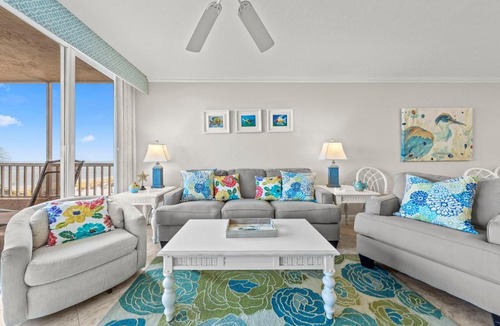Fort Myers Beach Apartment | Estero Island Beach Villas 304, Sleeps 6, 2 Bedrooms, Gulf Front, Heated Pool
