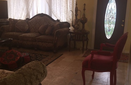 North Central Hollywood House | Every Thing Is Near This Accommodation Is 15- 20 Minutes Away