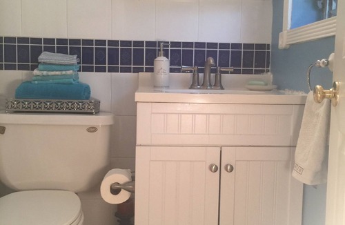 North Central Hollywood House | Every Thing Is Near This Accommodation Is 15- 20 Minutes Away