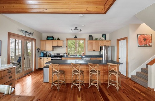 Leesville House | Everybody Loves Nobody`s Business