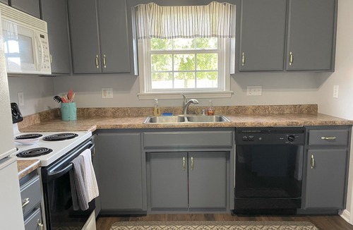 Highview House | Executive Housing for Work/Business, Families in Transition