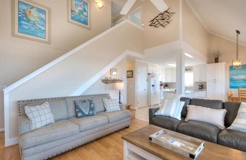 Long Beach Hotel | Experience coastal luxury at 'Back to the Beach' in Oak Island, perfect for 11 guests.