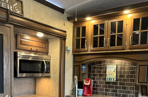 Tazewell RV Rental | Experience Lakeside Bliss: Unwind in a Charming Camper at Norris Landing Marina!