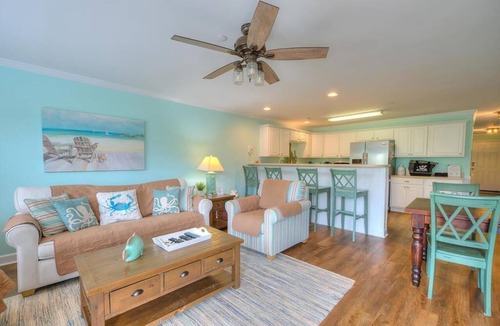 Long Beach Condo | Experience ocean views in this spacious 3-bedroom condo at Oak Island.