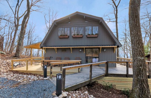Nellysford House | Experience Wintergreen – Fully Renovated Mountain Retreat with Year Round Views