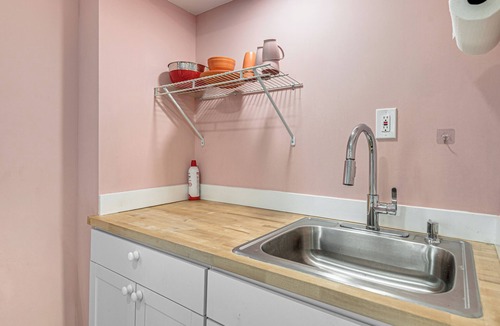 Ellenwood Apartment | Explore ATL! Cozy Couple's Hideaway in Ellenwood