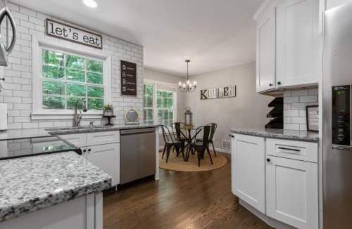 Cartersville House | Explore Historic DT In This Cozy Open Air 5BR Stay