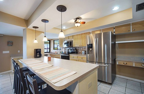 Fort Myers Villa | Exquisite Lakeview Oasis: Charming 3 bd, 2 bath vacation rental with heated pool