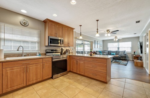 Brandon House | Exquisite Retreat with Heated Pool for 14 Guests, Pool Table Paradise!