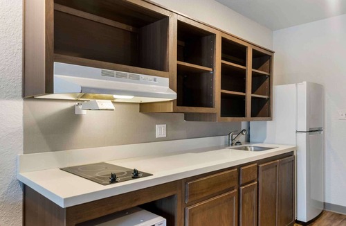 Temple Terrace Hotel | Extended Stay America Select Suites - Tampa - Northeast