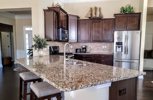 Duncan House | Extended Stay Executive Rental ready for you Centrally located