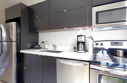 Little Haiti House | EXTRA LARGE APARTMENT + FREE STREET PARKING