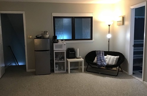 Newport News House | Extra large master suite in Hampton Centrally located